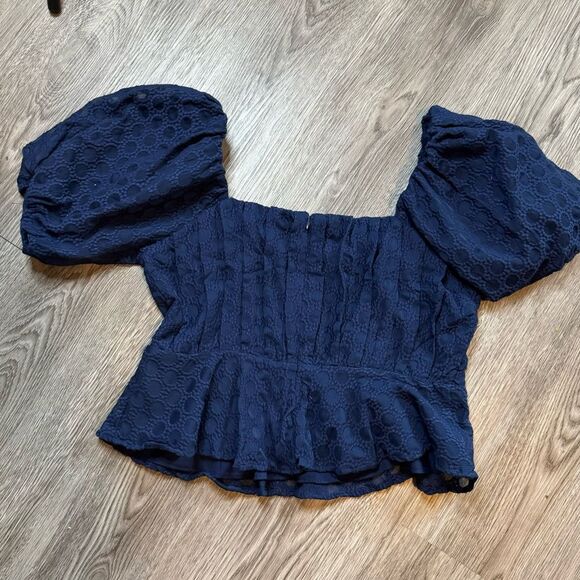 NWT- express cropped peasant top - navy size large - Picture 2 of 5